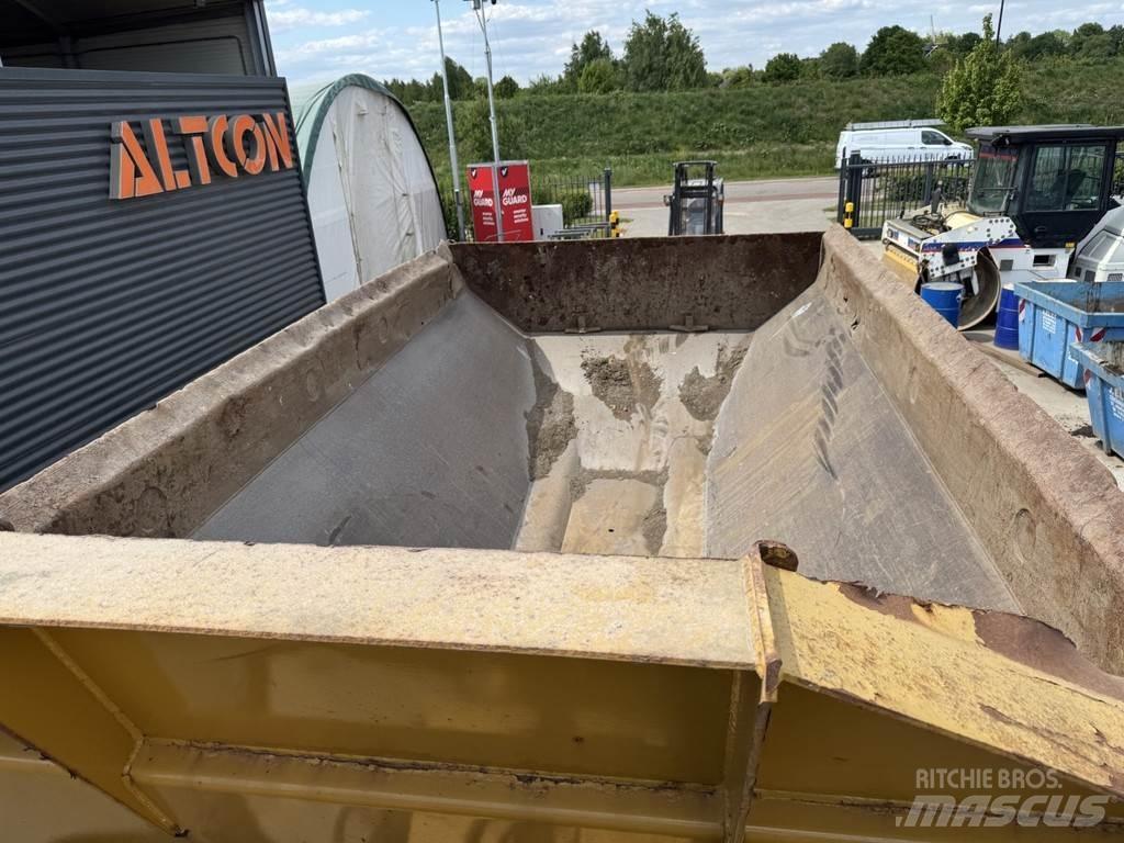 CAT 730C Stavebné sklápače