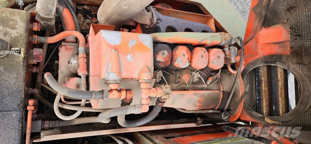 Atlas 1204 LC Špeciálne bagre