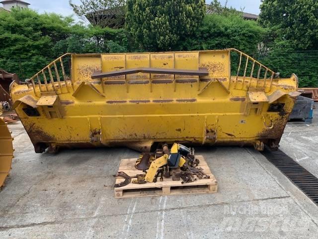 Komatsu D 155 AXI-8 Pásové dozéry