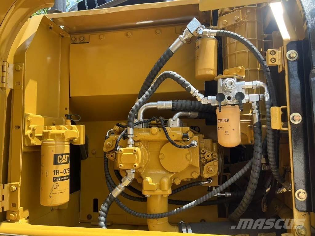 CAT 323 D L Pásové rýpadlá