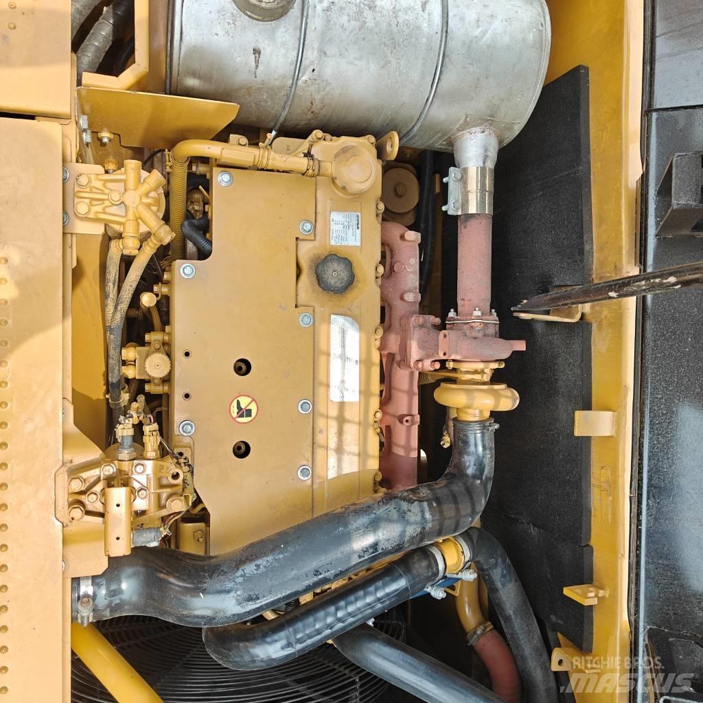 CAT 323 D L Pásové rýpadlá