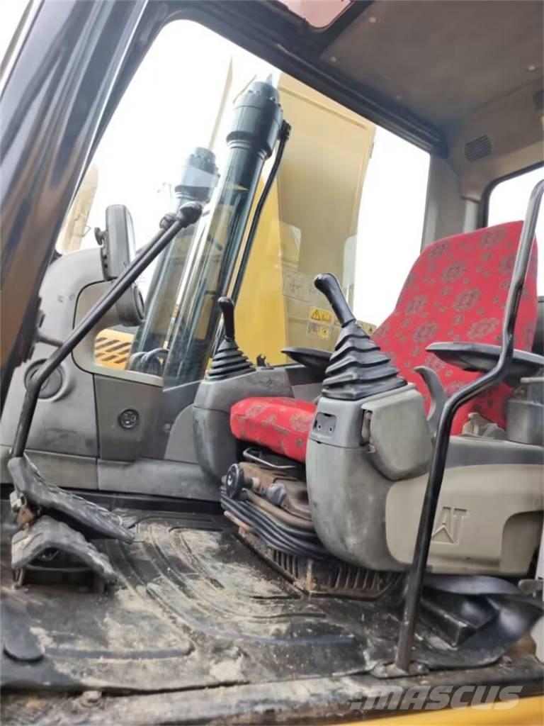 CAT 323 GC Pásové rýpadlá