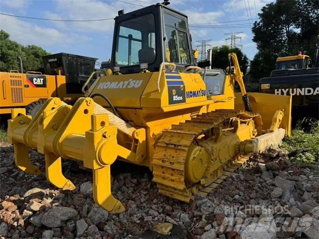 Komatsu D 85 Pásové dozéry