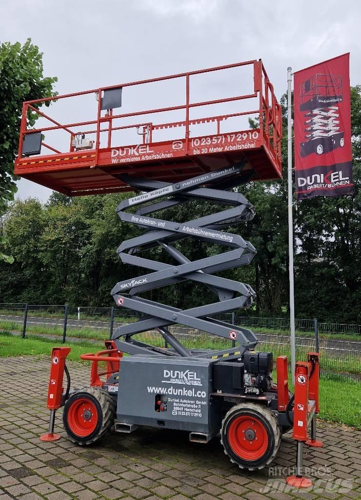 SkyJack SJ68832 RTE Nožnicové zdvíhacie plošiny