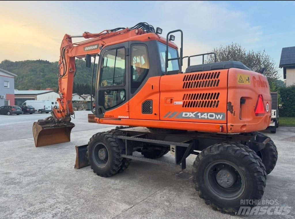Doosan DX 140 W Kolesové rýpadlá