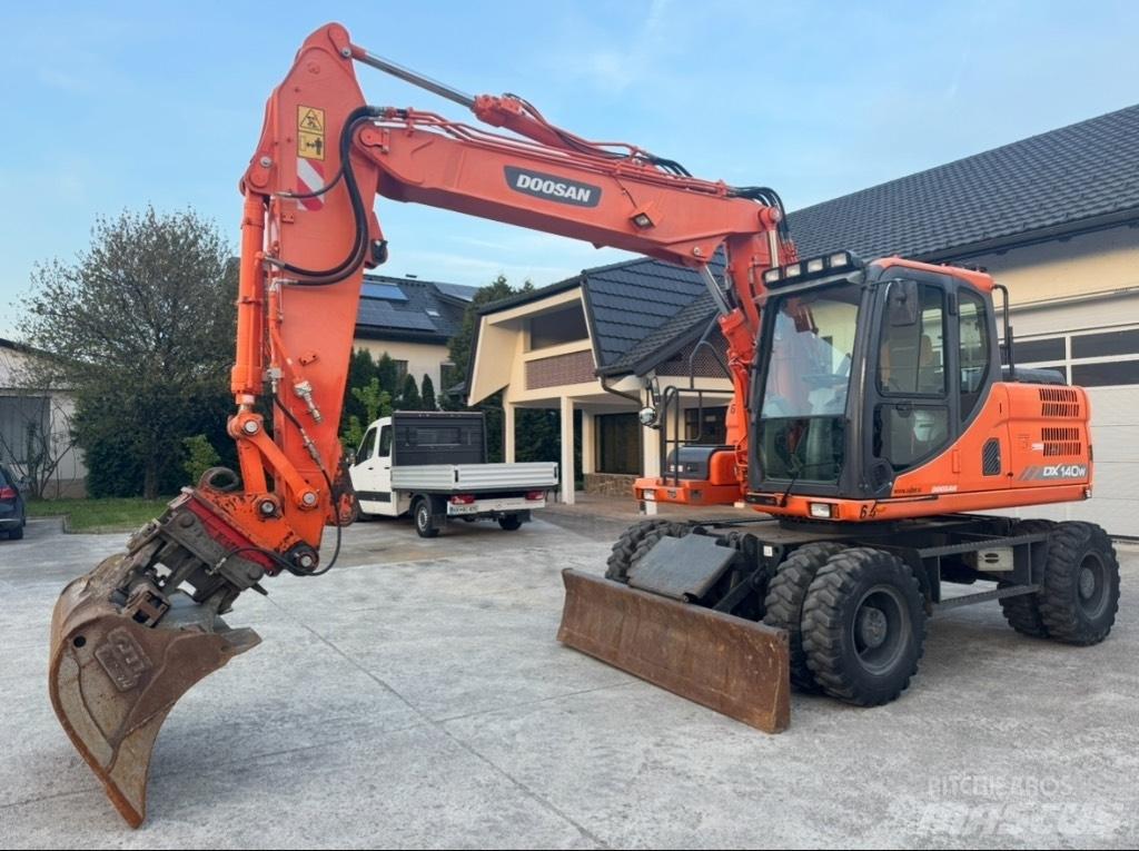 Doosan DX 140 W Kolesové rýpadlá
