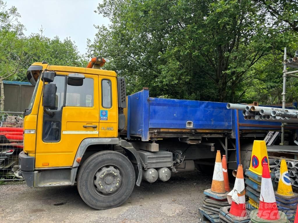 Volvo FL 220 Plošinové nákladné automobily/nákladné automobily so sklápacími bočnicami