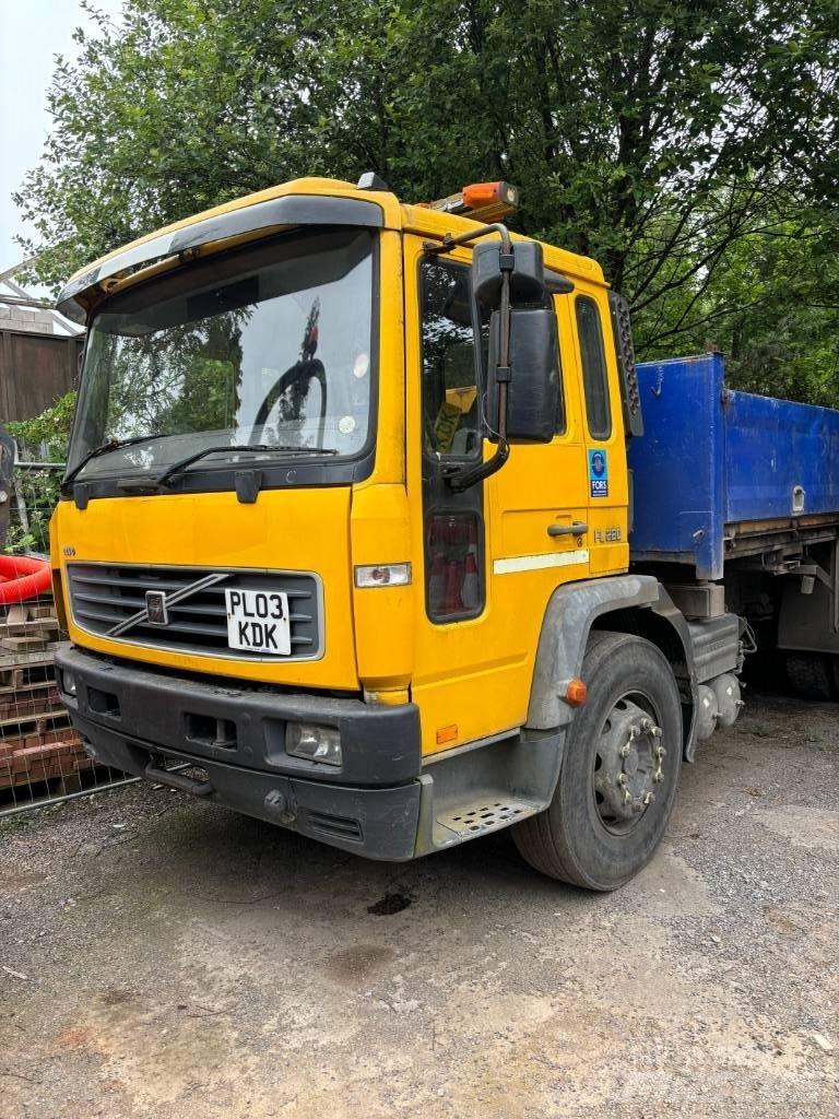 Volvo FL 220 Plošinové nákladné automobily/nákladné automobily so sklápacími bočnicami