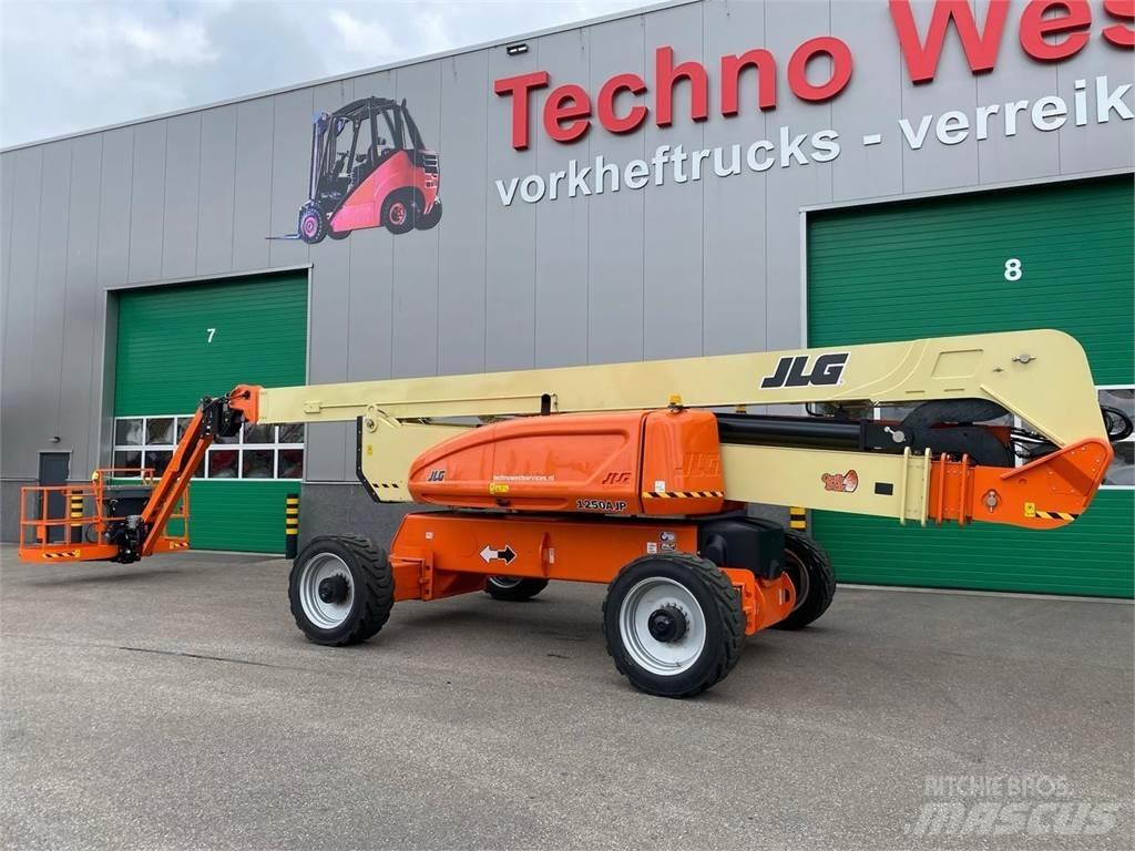 JLG 1250AJP Kĺbové plošiny