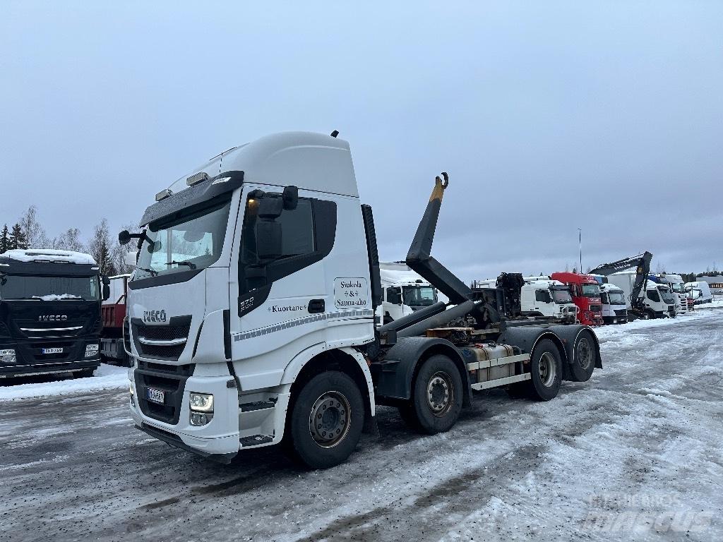 Iveco X-Way 560 8x2 Hákový nosič kontajnerov