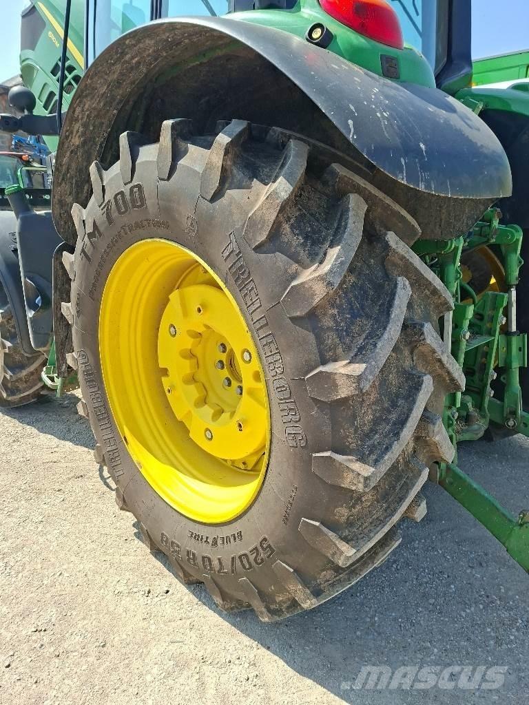 John Deere 6110M Traktory