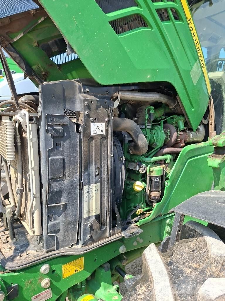 John Deere 6110M Traktory