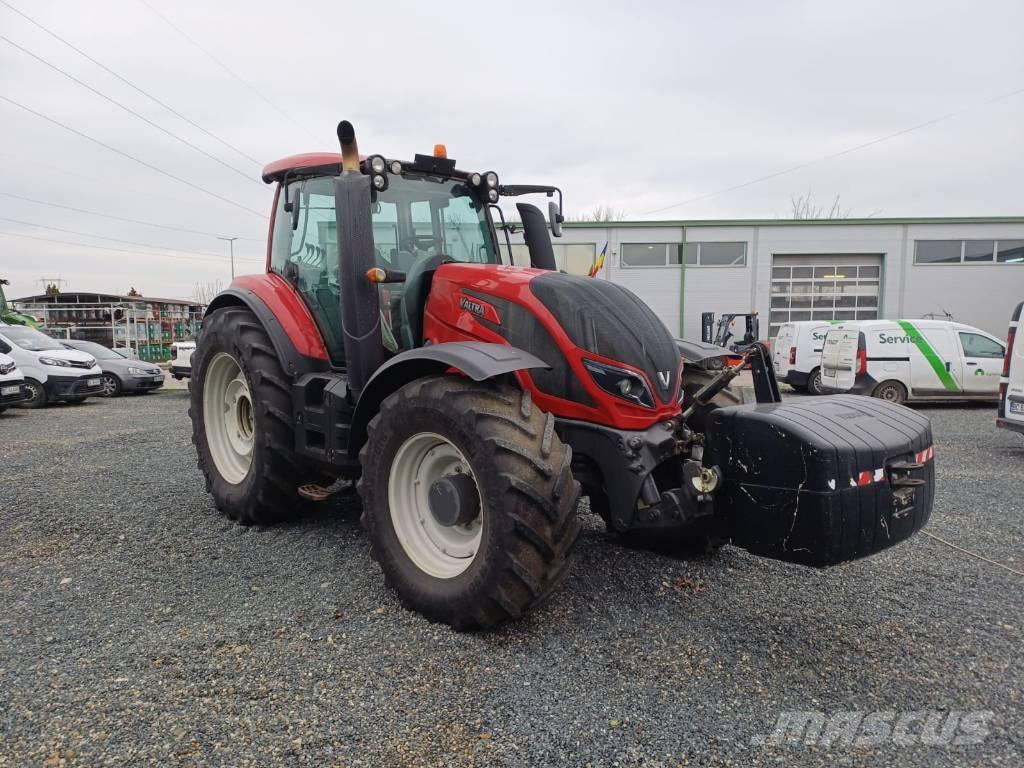 Valtra T 234 Traktory