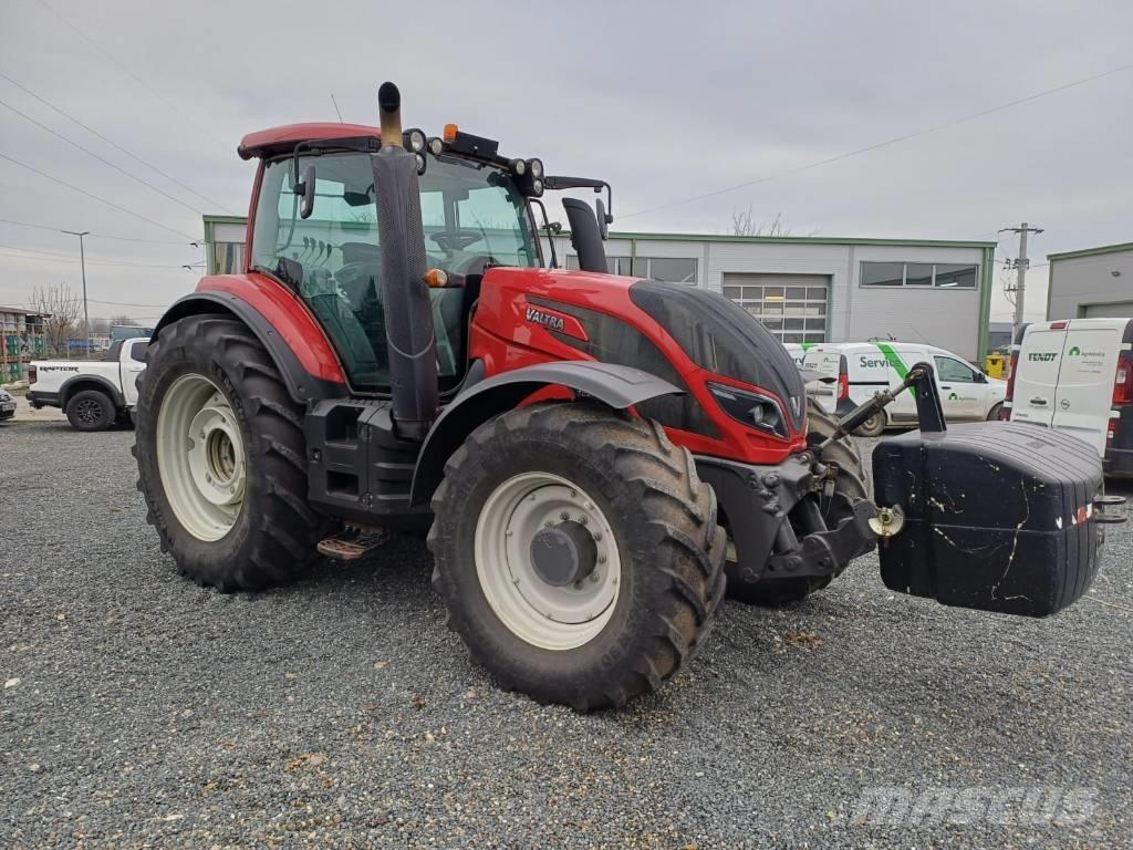Valtra T 234 Traktory