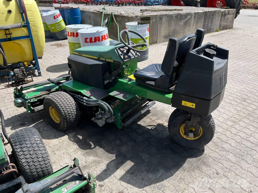 John Deere 2653 Samochodné kosačky