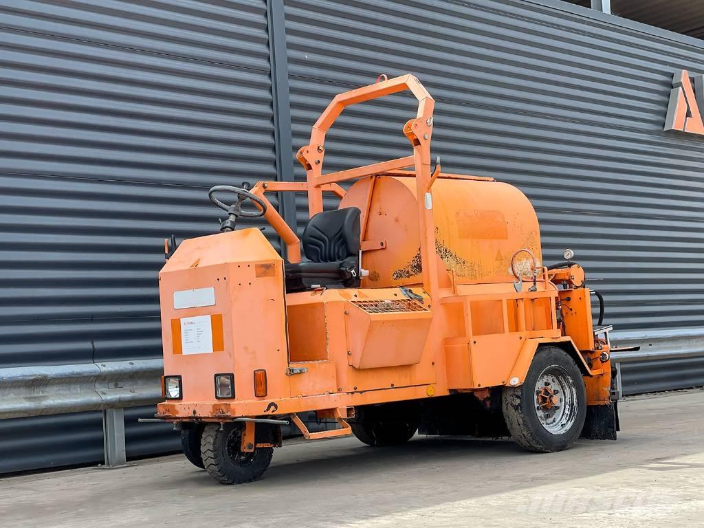 Strassmayr S25/500-G Rozstrekovače asfaltu