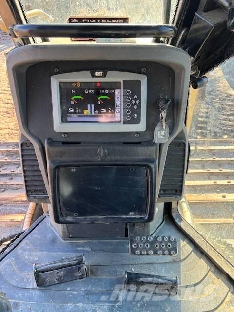 CAT D 6 K 2 LGP Pásové dozéry
