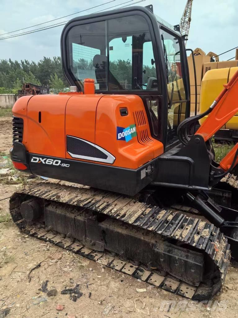 Doosan DX 60 Pásové rýpadlá