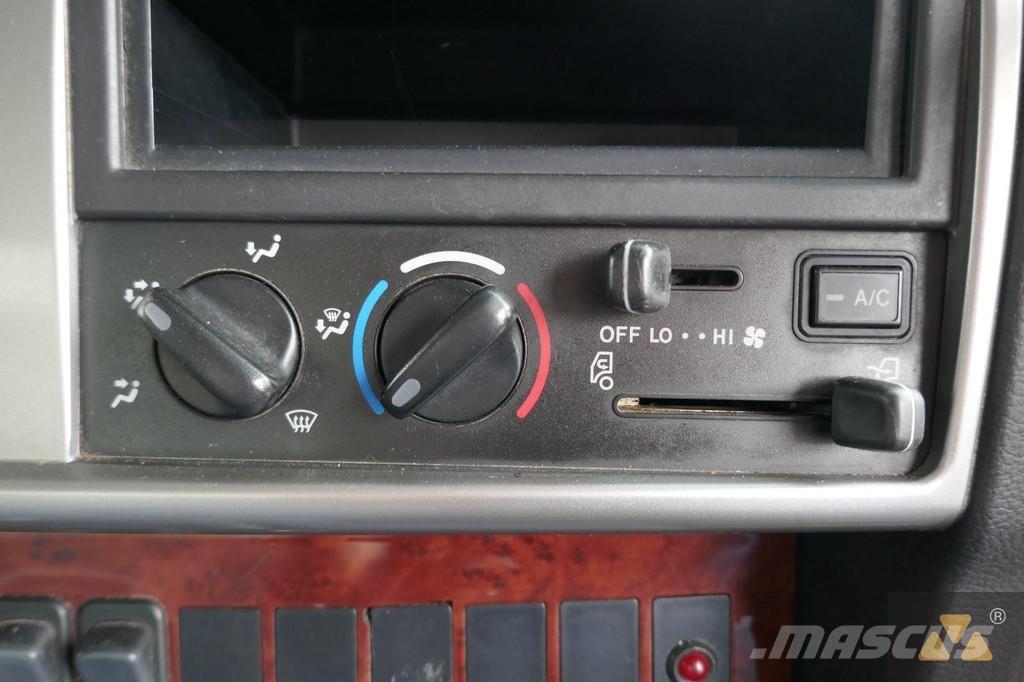 Hino 700FY crane Univerzálne terénne žeriavy