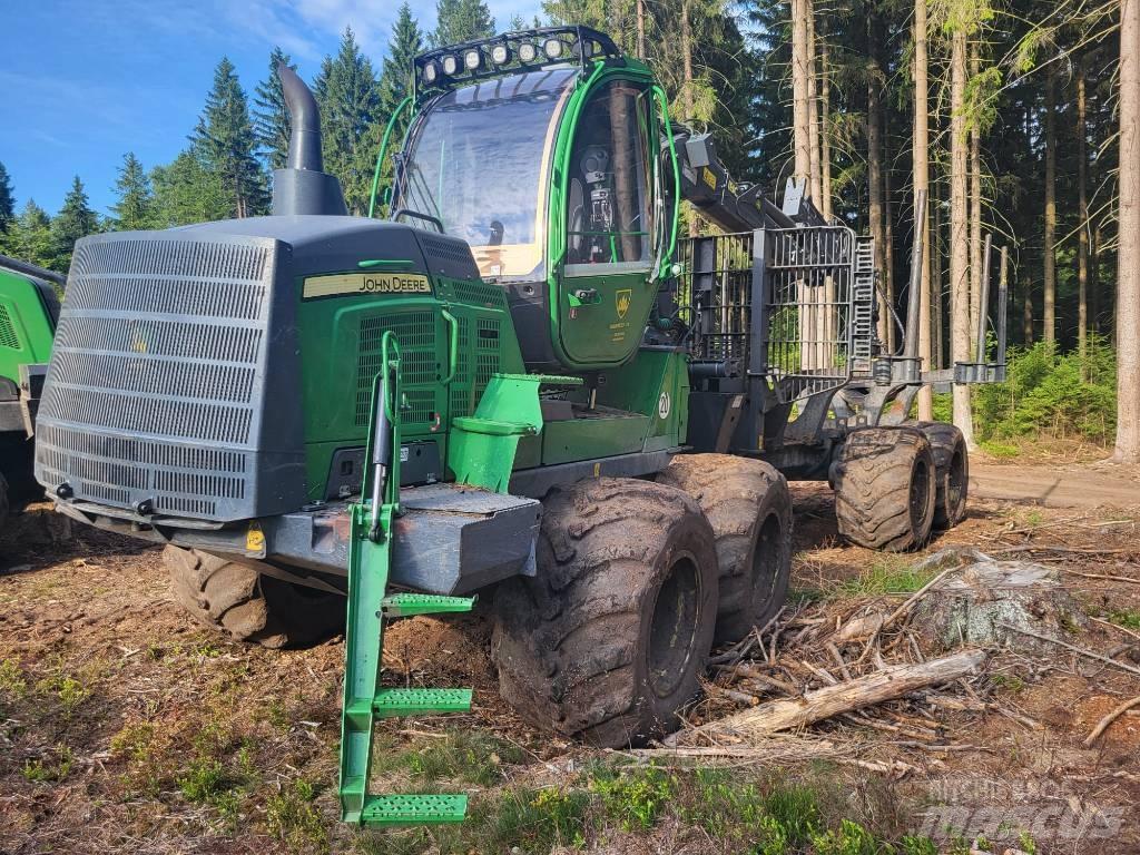 John Deere 1210 G Lesné traktory