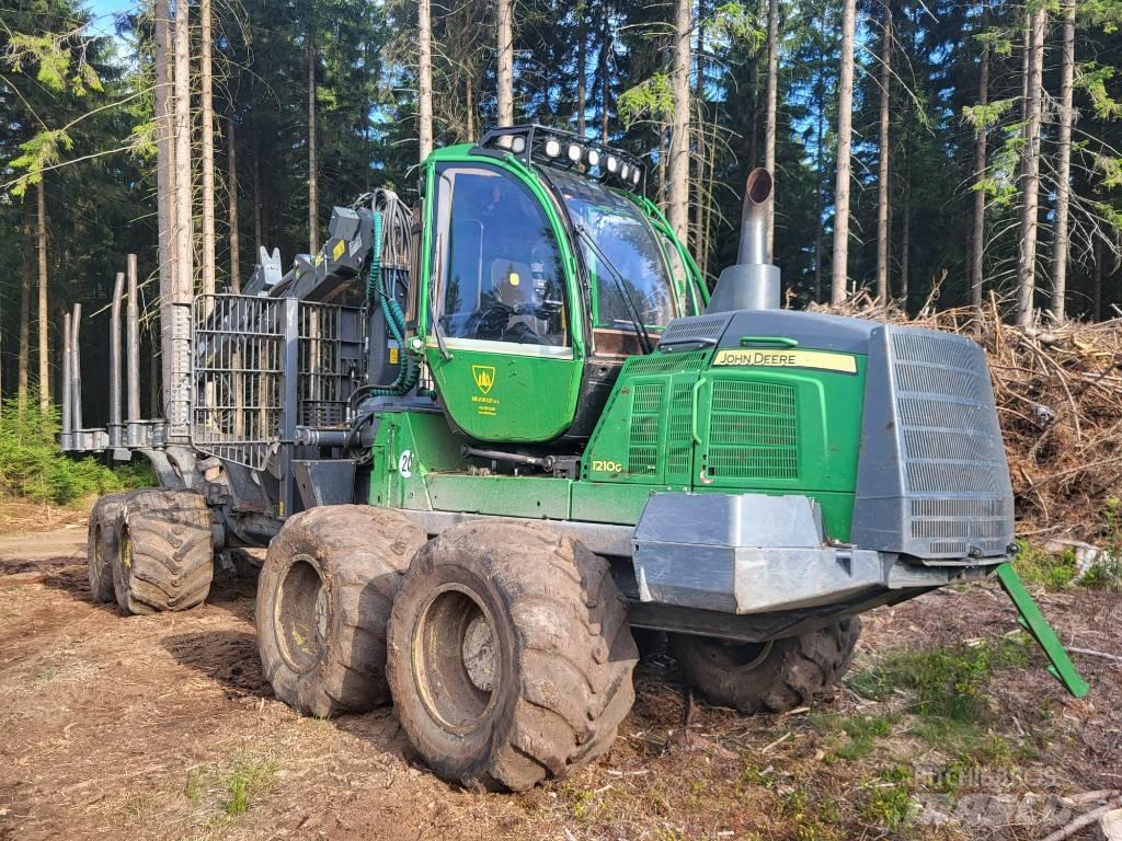 John Deere 1210 G Lesné traktory