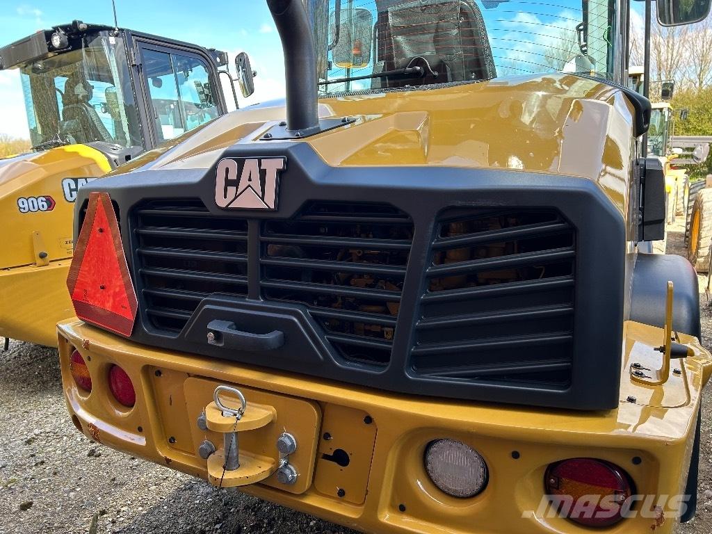CAT 906 Kolesové nakladače