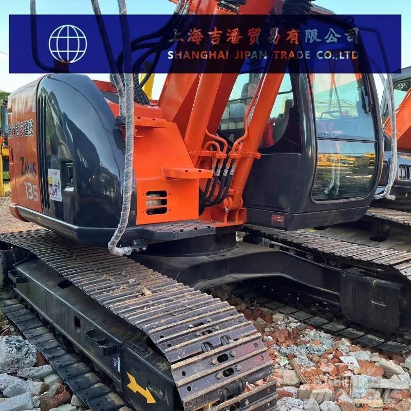 Hitachi ZX 135 Pásové rýpadlá