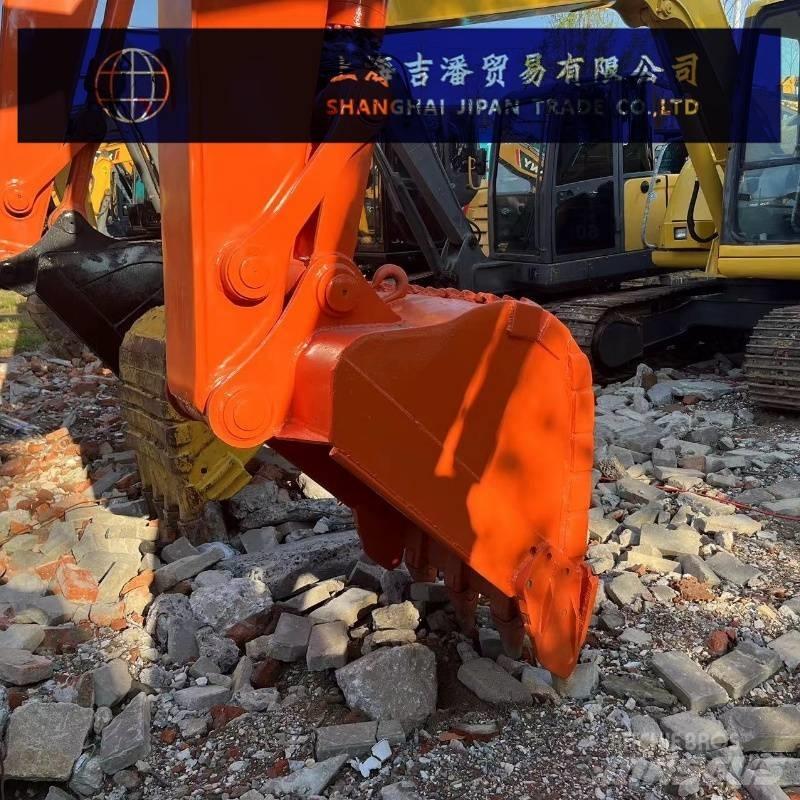 Hitachi ZX 135 Pásové rýpadlá