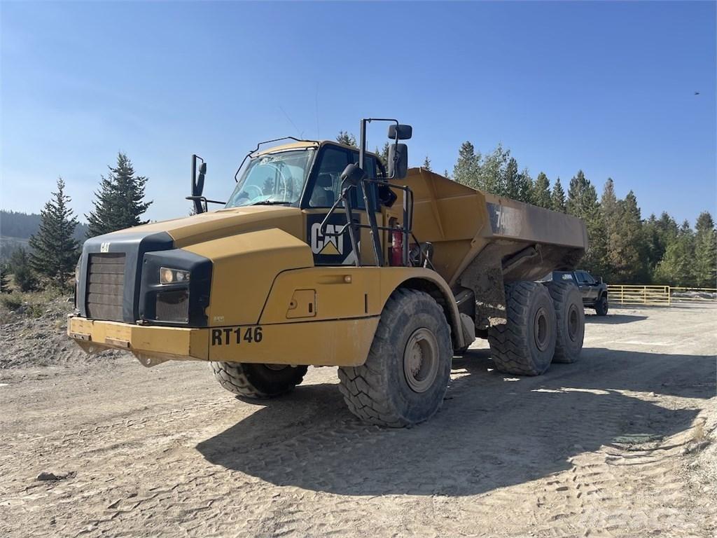 CAT 740B Kĺbové nákladné autá