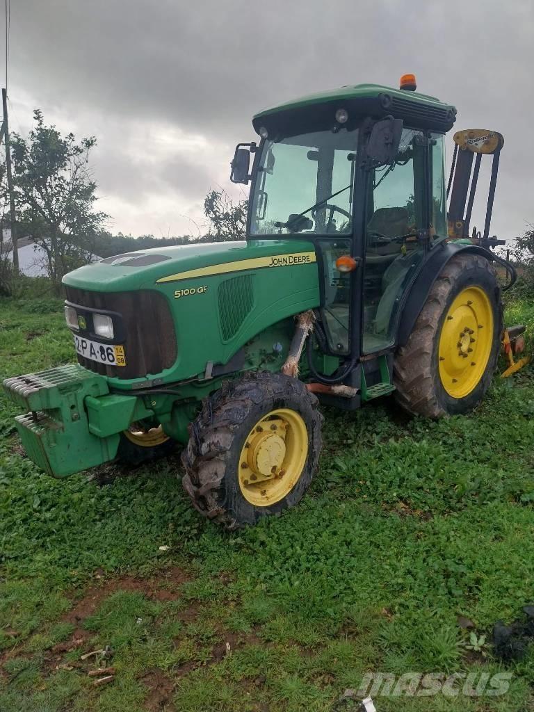 John Deere 5075 E Traktory