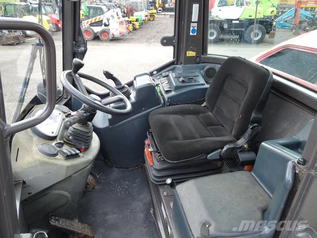 Mecalac AS700 Kolesové nakladače