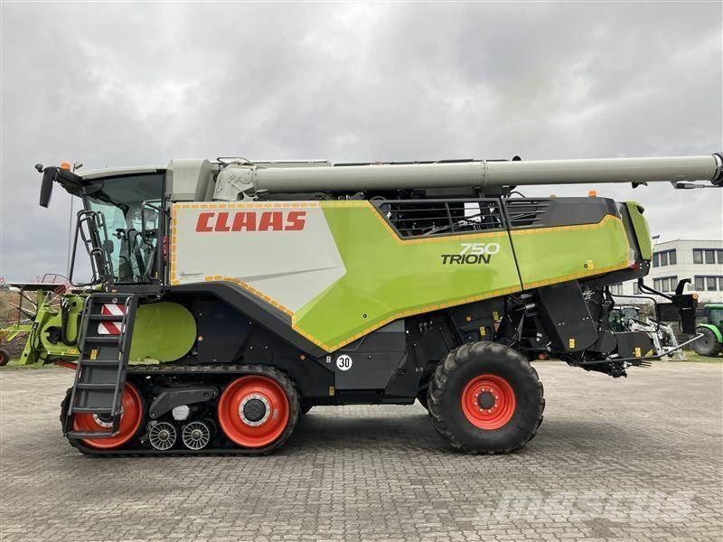 CLAAS TRION 750 TT Kombinované zberacie stroje