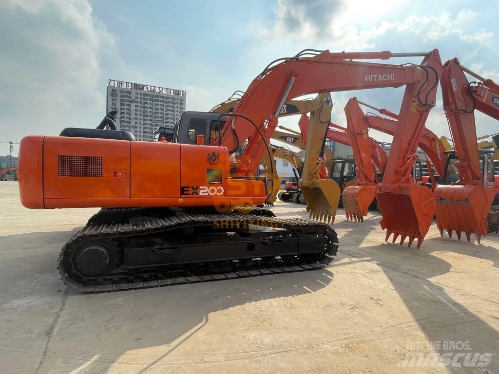 Hitachi EX 200 Pásové rýpadlá