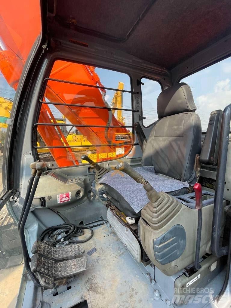 Hitachi EX 200 Pásové rýpadlá