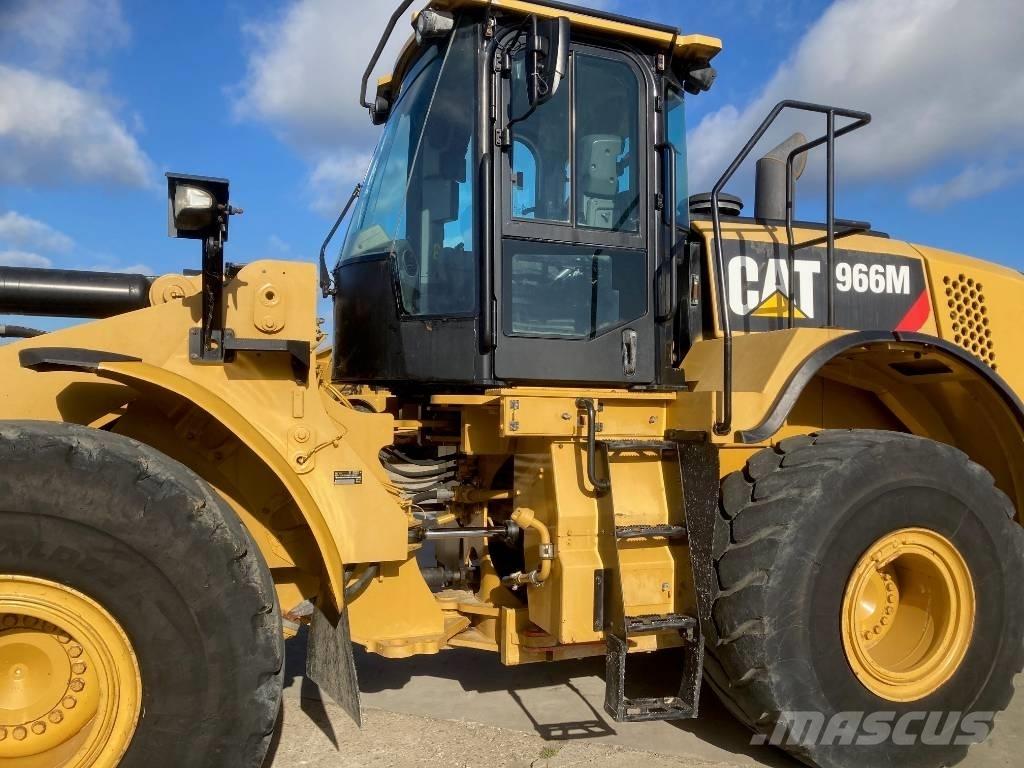CAT 966 M Kolesové nakladače
