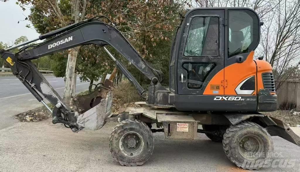 Doosan DX 60 Kolesové rýpadlá