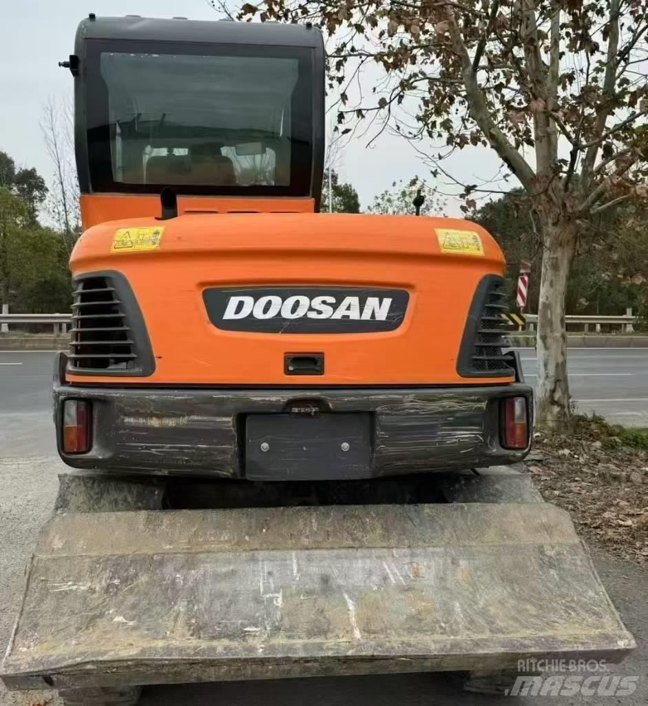 Doosan DX 60 Kolesové rýpadlá