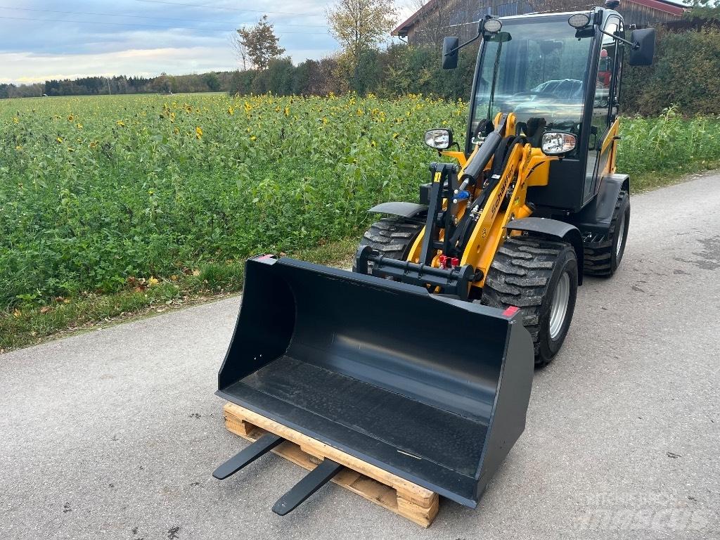 Schäffer 2445S Šmykom riadené nakladače