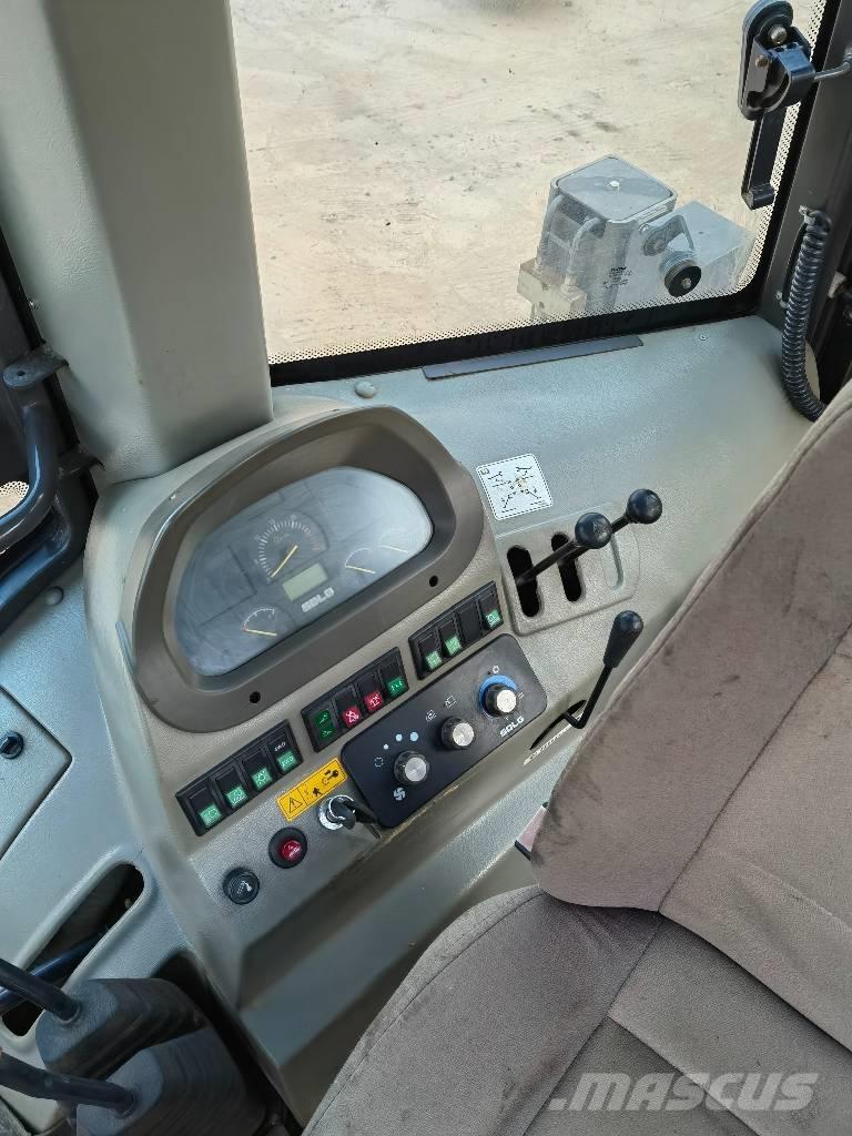 SDLG B877 Rýpadlo-nakladače