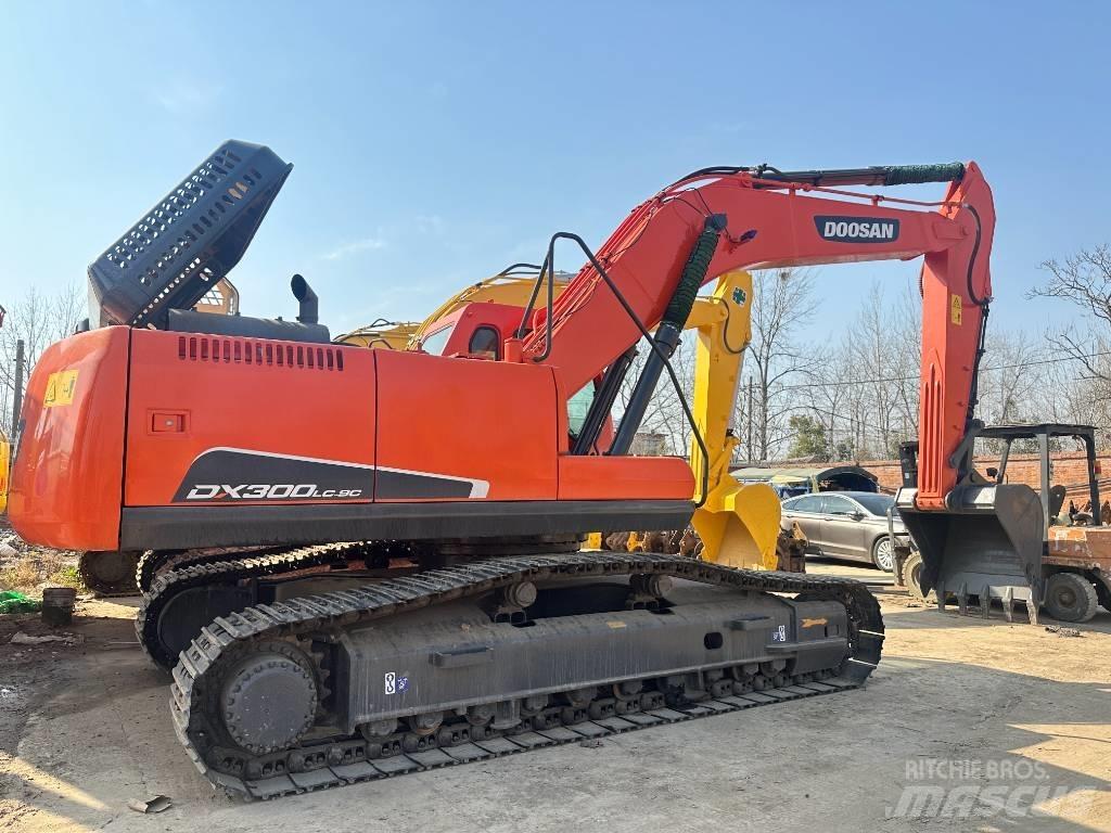 Doosan DX 300 Pásové rýpadlá