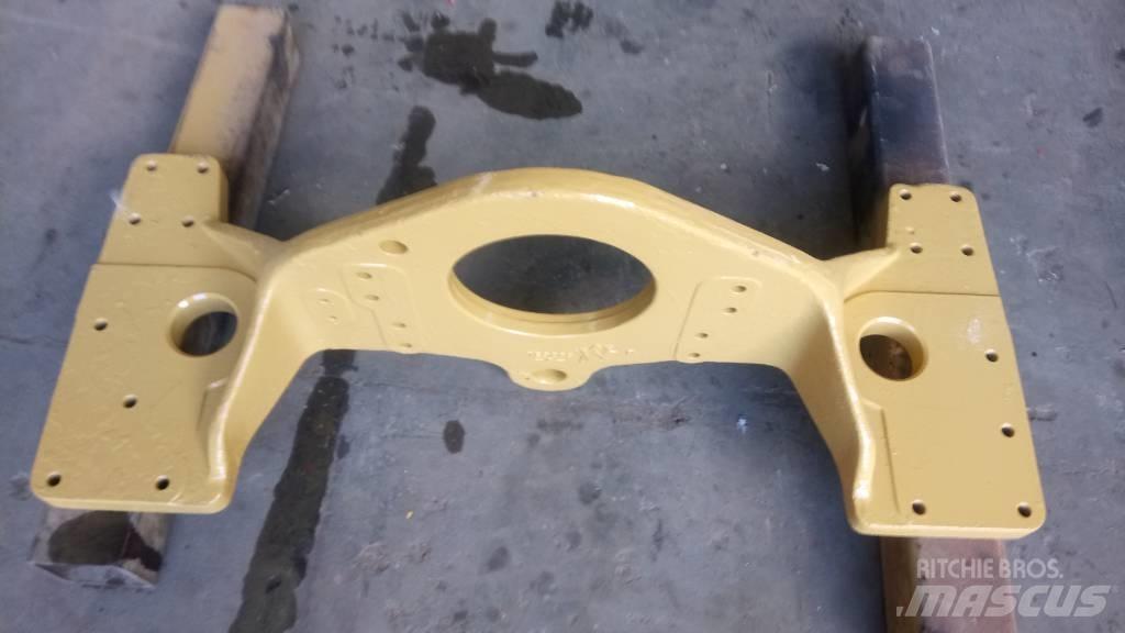 CAT 245 Podvozky a zavesenie kolies