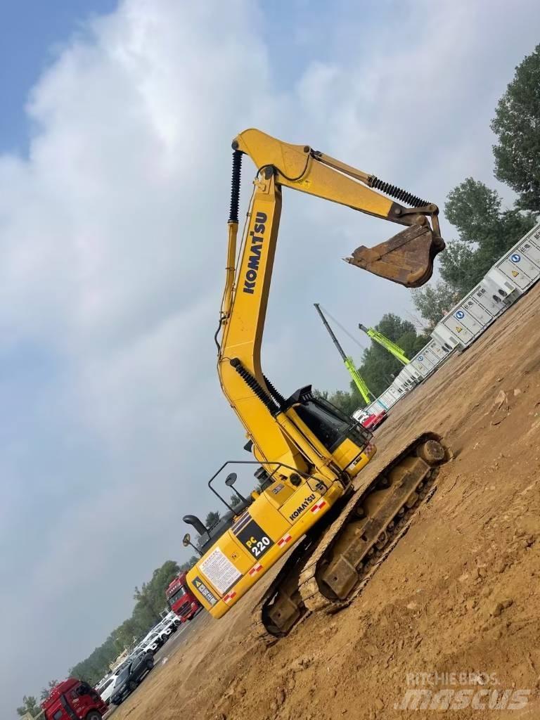 Komatsu pc220-8 Pásové rýpadlá