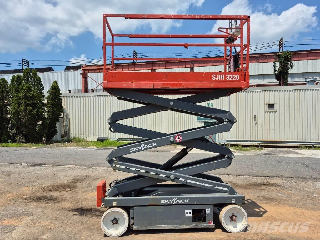 SkyJack SJ 3220 Nožnicové zdvíhacie plošiny
