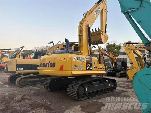 Komatsu PC 200-8 Pásové rýpadlá