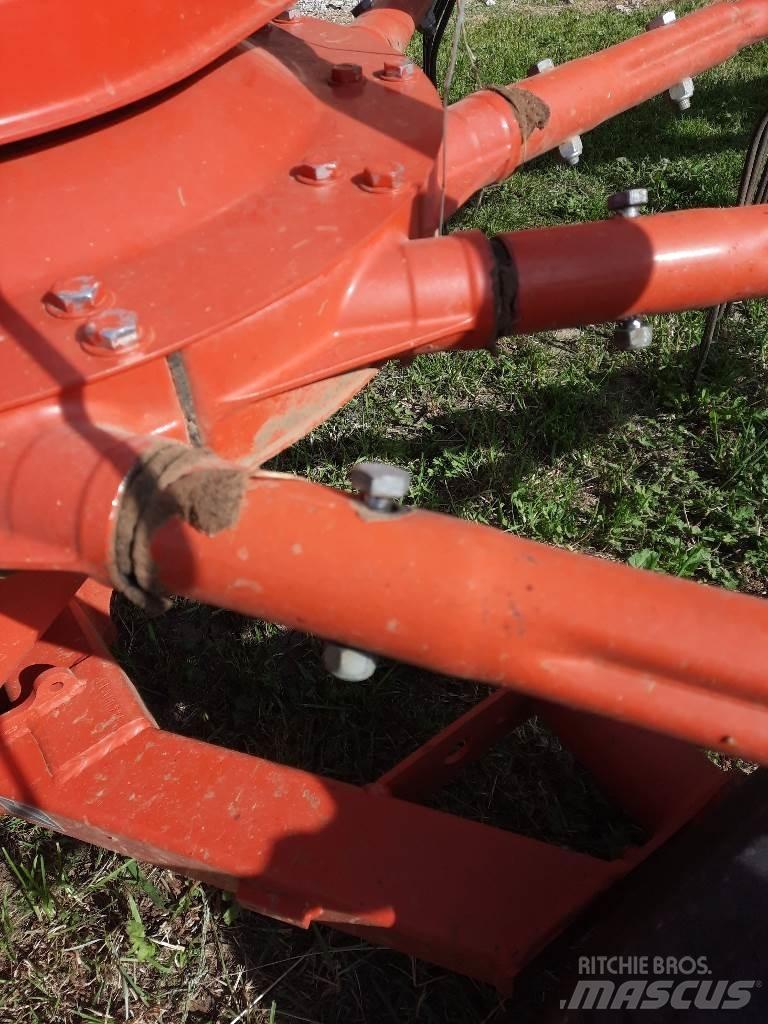 Kuhn GA6632 Riadkovače