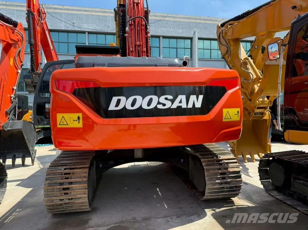 Doosan DX 225 Pásové rýpadlá