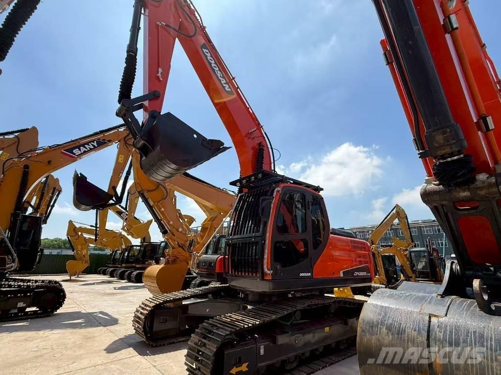 Doosan DX 225 Pásové rýpadlá