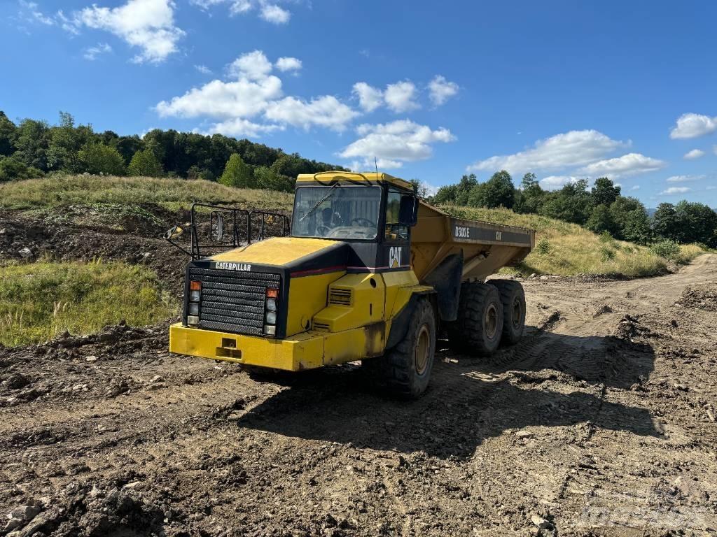 CAT D 300 E Kĺbové nákladné autá