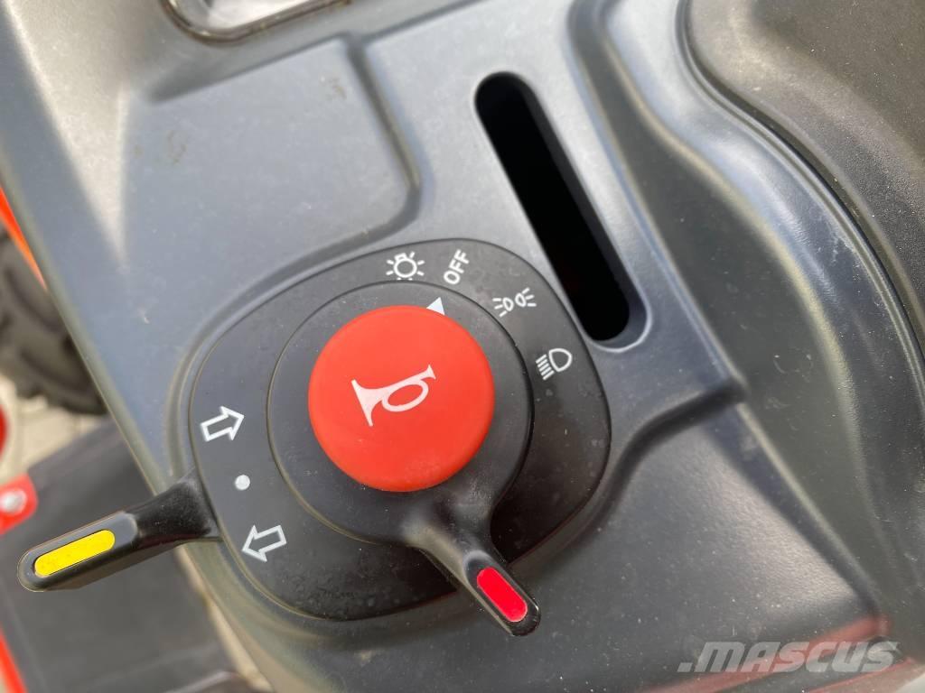 Kioti CS 2220 Traktory