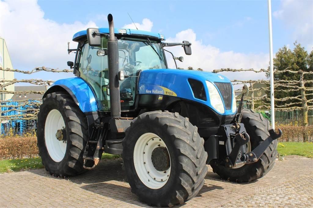 New Holland T7050 Traktory